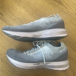 Brooks Levitate 2 Running Shoes Size 7, great condition